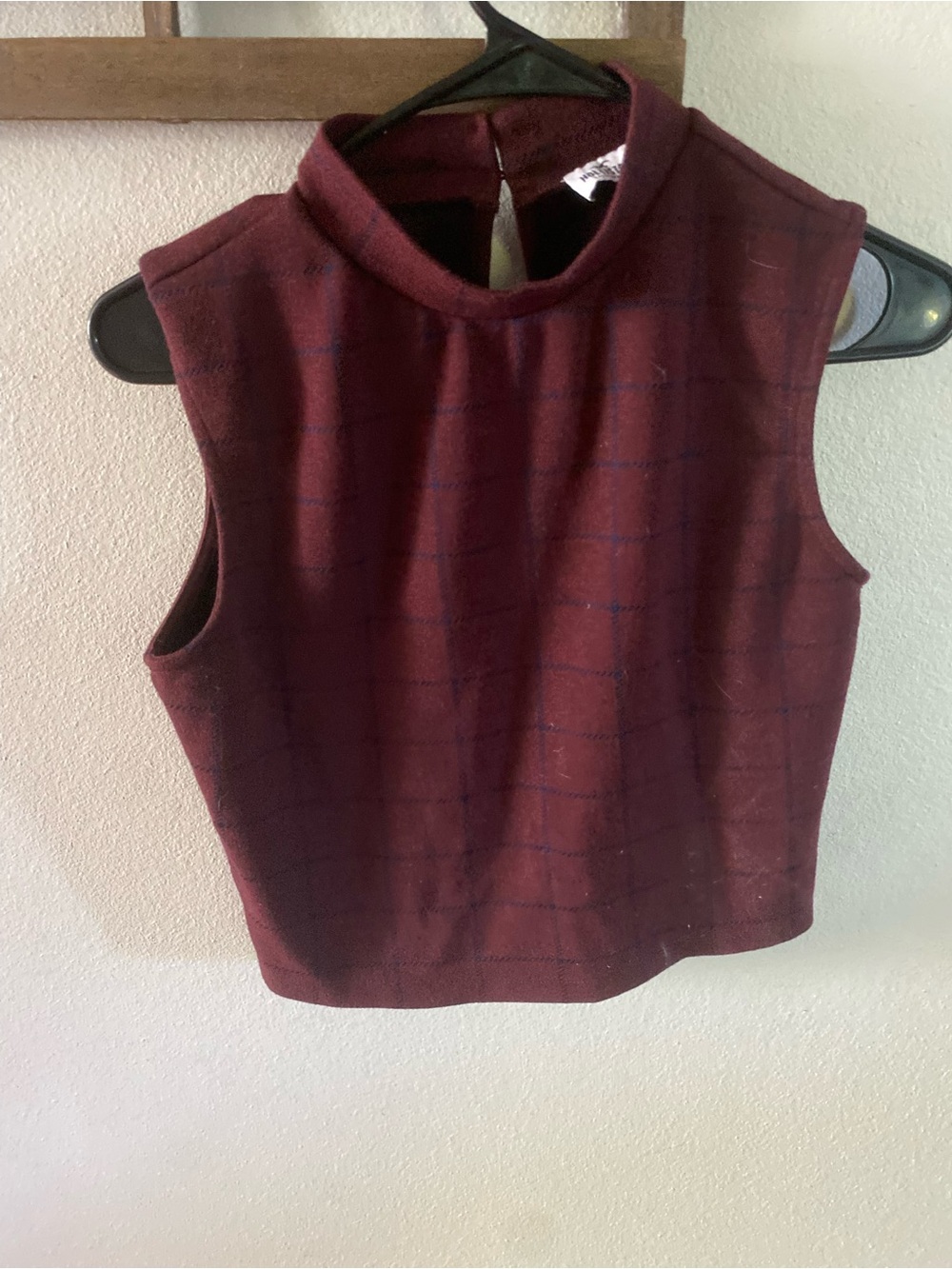 Hollister Burgundy‎ Sleeveless Mock Neck Crop Top Size Large